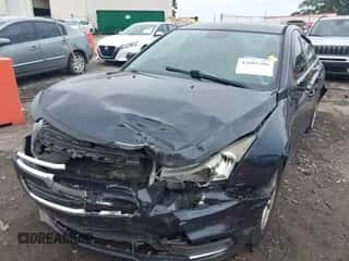 2015 Chevrolet Cruze LT z VIN 1G1PC5SB7F7269798, wystawiony jako IAAI lot #42601286 z przebiegiem Nie podano mil oraz . Historia ofert i sprzedaży dostępna na DreamBid. Obrazek 6.