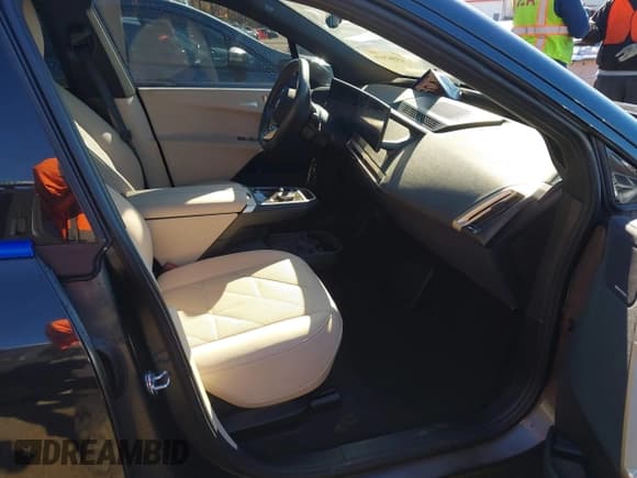 ✅ 2024 BMW iX xDrive50 • VIN: WB523CF06RCR16553 • Lot: 43582026. Wystawiony na IAAI z przebiegiem 15 523 mil. Bezpłatny archiwum sprzedaży aukcyjnych z USA i szczegółowy raport historii pojazdu na DreamBid. Zdjęcie 5.