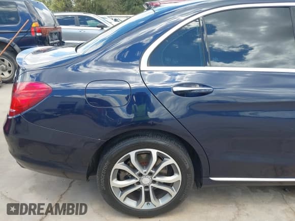 ✅ 2016 Mercedes-Benz C 300 Luxury • VIN: 55SWF4KB8GU138247 • Lot: 43014664. Listed on IAAI with 116,334 mi. Free auction sales archive from the USA and detailed vehicle history report at DreamBid. Image 19.