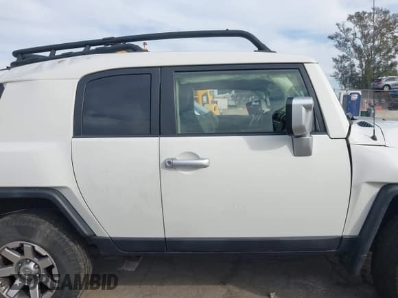 ✅ 2014 Toyota FJ Cruiser • VIN: JTEBU4BF4EK189751 • Lot: 43681587. Wystawiony na IAAI z przebiegiem 110 943 mil. Bezpłatny archiwum sprzedaży aukcyjnych z USA i szczegółowy raport historii pojazdu na DreamBid. Zdjęcie 13.