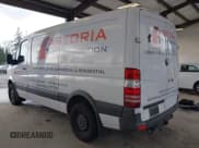 ✅ 2016 Mercedes-Benz Sprinter Cargo • VIN: WD3PE7DD3GP320558 • Lot: 43763962. Wystawiony na IAAI z przebiegiem 124 422 mil. Bezpłatny archiwum sprzedaży aukcyjnych z USA i szczegółowy raport historii pojazdu na DreamBid. Zdjęcie 3.