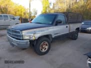 ✅ 1998 Dodge 1500 • VIN: 3B7HC16Y6WM240480 • Lot: 43517439. Wystawiony na IAAI z przebiegiem 142 366 mil. Bezpłatny archiwum sprzedaży aukcyjnych z USA i szczegółowy raport historii pojazdu na DreamBid. Zdjęcie 2.