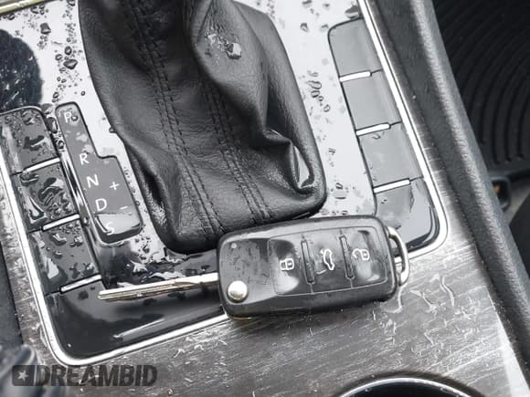 ✅ 2016 Volkswagen Passat SE • VIN: 1VWBT7A3XGC025611 • Lot: 43304037. Wystawiony na IAAI z przebiegiem 203 576 mil. Bezpłatny archiwum sprzedaży aukcyjnych z USA i szczegółowy raport historii pojazdu na DreamBid. Zdjęcie 11.