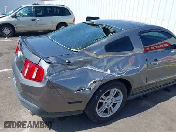 ✅ 2011 Ford Mustang V6 • VIN: 1ZVBP8AMXB5105751 • Lot: 42104899. Listed on IAAI with 70,178 mi. Free auction sales archive from the USA and detailed vehicle history report at DreamBid. Image 6.
