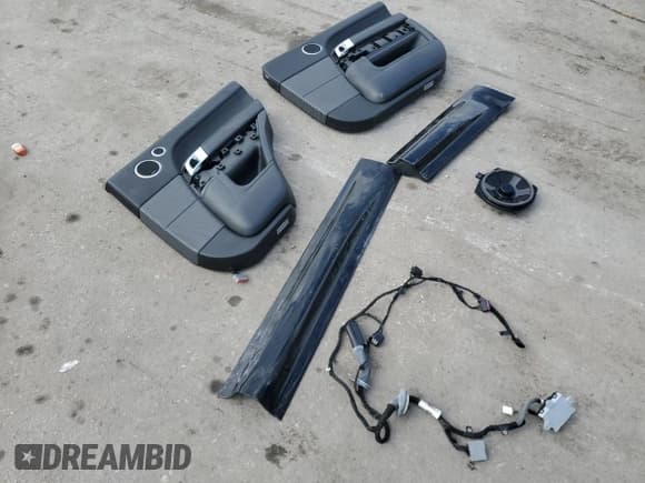 ✅ 2019 Land Rover Range Rover Sport HSE • VIN: SALWR2RU6KA868060 • Lot: 45221565. Listed on Copart with 58,897 mi. Free auction sales archive from the USA and detailed vehicle history report at DreamBid. Image 13.