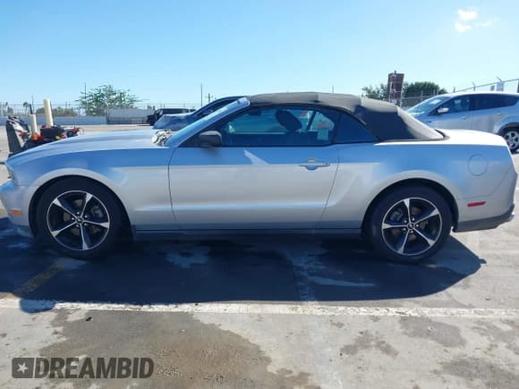 ✅ 2012 Ford Mustang Premium • VIN: 1ZVBP8EM2C5235096 • Lot: 43385320. Listed on IAAI with 110,439 mi. Free auction sales archive from the USA and detailed vehicle history report at DreamBid. Image 14.