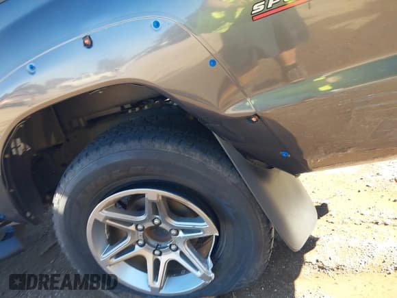 ✅ 2014 Toyota Tacoma PreRunner • VIN: 5TFJU4GN5EX058881 • Lot: 43603920. Listed on IAAI with 170,876 mi. Free auction sales archive from the USA and detailed vehicle history report at DreamBid. Image 20.