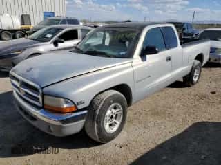 1998 Dodge Dakota SLT z VIN 1B7GL22XXWS651578, wystawiony jako Copart lot #76149304 z przebiegiem 142 433 mil mil oraz Szkoda całkowita • Salvage title. Historia ofert i sprzedaży dostępna na DreamBid. Obrazek 1.