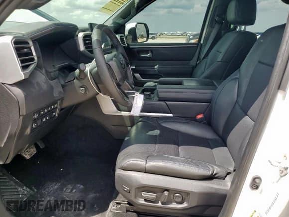 ✅ 2024 Toyota Tundra Platinum Hybrid • VIN: 5TFNC5DB4RX070305 • Lot: 71044515. Wystawiony na Copart z przebiegiem 29 776 mil. Bezpłatny archiwum sprzedaży aukcyjnych z USA i szczegółowy raport historii pojazdu na DreamBid. Zdjęcie 7.