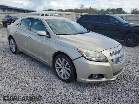 2013 Chevrolet Malibu LTZ z VIN 1G11H5SAXDF277489, wystawiony jako Copart lot #84701695 z przebiegiem 124 823 mil mil oraz Szkoda całkowita • Salvage title. Historia ofert i sprzedaży dostępna na DreamBid. Obrazek 4.