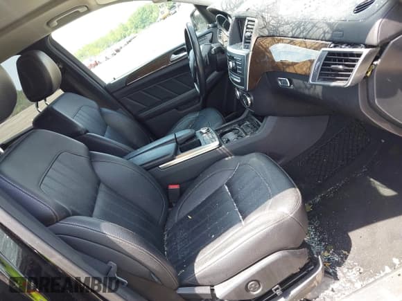 ✅ 2016 Mercedes-Benz GL 450 • VIN: 4JGDF6EEXGA669416 • Lot: 42576083. Wystawiony na IAAI z przebiegiem 151 971 mil. Bezpłatny archiwum sprzedaży aukcyjnych z USA i szczegółowy raport historii pojazdu na DreamBid. Zdjęcie 5.