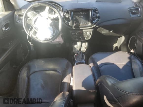 ✅ 2020 Jeep Compass Limited • VIN: 3C4NJDCB7LT119002 • Lot: 89724025. Wystawiony na Copart z przebiegiem 121 920 mil. Bezpłatny archiwum sprzedaży aukcyjnych z USA i szczegółowy raport historii pojazdu na DreamBid. Zdjęcie 8.