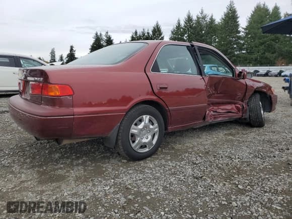 ✅ 2000 Toyota Camry LE • VIN: JT2BG22K3Y0488928 • Lot: 82701435. Wystawiony na Copart z przebiegiem 116 310 mil. Bezpłatny archiwum sprzedaży aukcyjnych z USA i szczegółowy raport historii pojazdu na DreamBid. Zdjęcie 3.