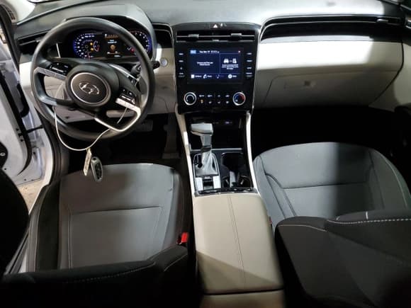 ✅ 2022 Hyundai Tucson SEL • VIN: 5NMJBCAE3NH024620 • Lot: 79344914. Wystawiony na Copart z przebiegiem 37 034 mil. Bezpłatny archiwum sprzedaży aukcyjnych z USA i szczegółowy raport historii pojazdu na DreamBid. Zdjęcie 8.