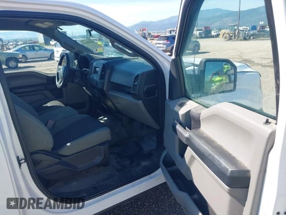 ✅ 2016 Ford F-150 XL • VIN: 1FTMF1C83GKD19186 • Lot: 42698145. Wystawiony na IAAI z przebiegiem 85 855 mil. Bezpłatny archiwum sprzedaży aukcyjnych z USA i szczegółowy raport historii pojazdu na DreamBid. Zdjęcie 5.