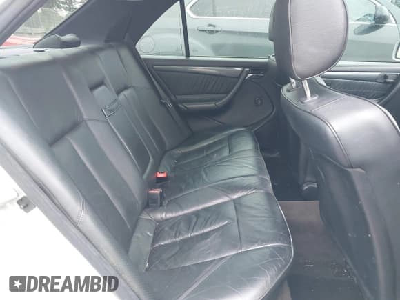 ✅ 2000 Mercedes-Benz C 230 Kompressor • VIN: WDBHA24G3YA833329 • Lot: 41921683. Wystawiony na IAAI z przebiegiem 109 436 mil. Bezpłatny archiwum sprzedaży aukcyjnych z USA i szczegółowy raport historii pojazdu na DreamBid. Zdjęcie 8.