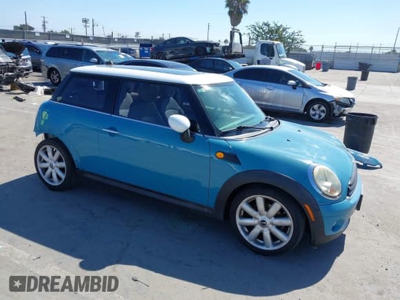✅ 2010 MINI Hardtop • VIN: WMWMF3C53ATZ24647 • Lot: 43400088. Wystawiony na IAAI z przebiegiem 150 866 mil. Bezpłatny archiwum sprzedaży aukcyjnych z USA i szczegółowy raport historii pojazdu na DreamBid. Zdjęcie 1.
