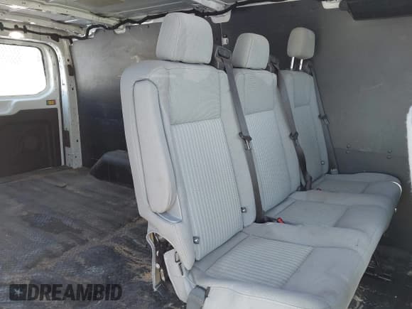 ✅ 2019 Ford Transit • VIN: 1FTYR2YM2KKA85216 • Lot: 42207747. Wystawiony na IAAI z przebiegiem 106 304 mil. Bezpłatny archiwum sprzedaży aukcyjnych z USA i szczegółowy raport historii pojazdu na DreamBid. Zdjęcie 8.