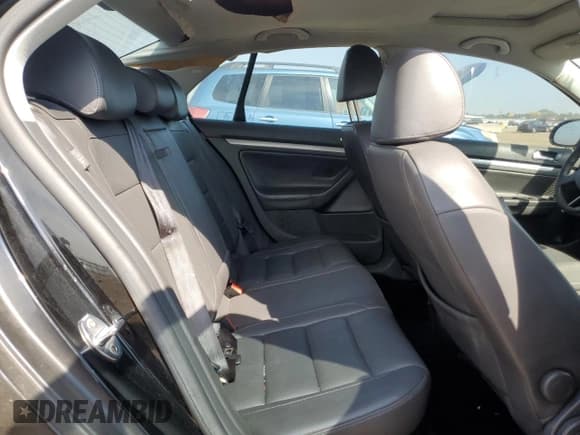 ✅ 2007 Volkswagen Jetta Wolfsburg Edition • VIN: 3VWEF81K87M200843 • Лот: 81371455. Опубликован ранее на Copart с пробегом 146 387 миль. Бесплатный доступ к архиву аукционных продаж из США и подробный отчёт об истории автомобиля на DreamBid. Изображение 10.