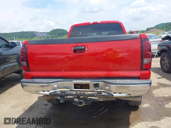 ✅ 2006 Chevrolet Silverado 2500HD Work Truck • VIN: 1GCHK29U96E100527 • Lot: 42870852. Wystawiony na IAAI z przebiegiem 169 391 mil. Bezpłatny archiwum sprzedaży aukcyjnych z USA i szczegółowy raport historii pojazdu na DreamBid. Zdjęcie 17.