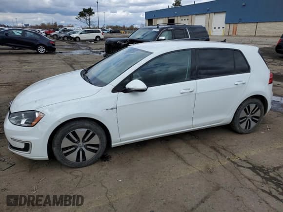 ✅ 2016 Volkswagen Golf SE • VIN: WVWKP7AU7GW916793 • Lot: 91195175. Wystawiony na Copart z przebiegiem 63 148 mil. Bezpłatny archiwum sprzedaży aukcyjnych z USA i szczegółowy raport historii pojazdu na DreamBid. Zdjęcie 1.