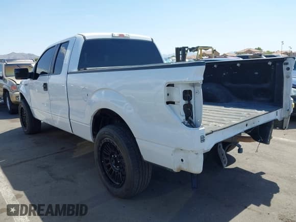 ✅ 2014 Ford F-150 XL • VIN: 1FTFX1CF6EKG35389 • Lot: 42643324. Wystawiony na IAAI z przebiegiem 190 235 mil. Bezpłatny archiwum sprzedaży aukcyjnych z USA i szczegółowy raport historii pojazdu na DreamBid. Zdjęcie 3.