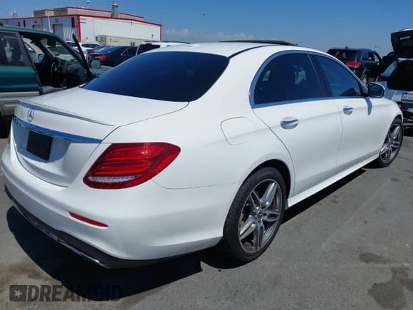 ✅ 2020 Mercedes-Benz E 350 • VIN: W1KZF8DB3LA842013 • Лот: 43144157. Опубликован ранее на IAAI с пробегом 59 494 миль. Бесплатный доступ к архиву аукционных продаж из США и подробный отчёт об истории автомобиля на DreamBid. Изображение 4.