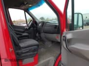 ✅ 2012 Mercedes-Benz Sprinter Cargo • VIN: WD3PE7CC6C5675822 • Lot: 43438138. Wystawiony na IAAI z przebiegiem 278 996 mil. Bezpłatny archiwum sprzedaży aukcyjnych z USA i szczegółowy raport historii pojazdu na DreamBid. Zdjęcie 5.