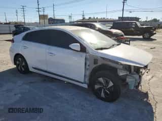 2018 Hyundai Ioniq SEL с VIN KMHC75LC8JU064059, выставлен на аукционе Copart как лот 77040234 с пробегом 79 180 миль миль и Списание • Salvage title. История ставок и продаж доступна на DreamBid. Изображение 4.
