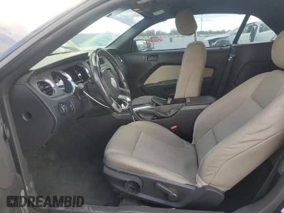 2014 Ford Mustang V6 с VIN 1ZVBP8EM4E5302090, выставлен на аукционе Copart как лот 87408335 с пробегом 127 816 миль миль и Списание • Salvage title. История ставок и продаж доступна на DreamBid. Изображение 7.