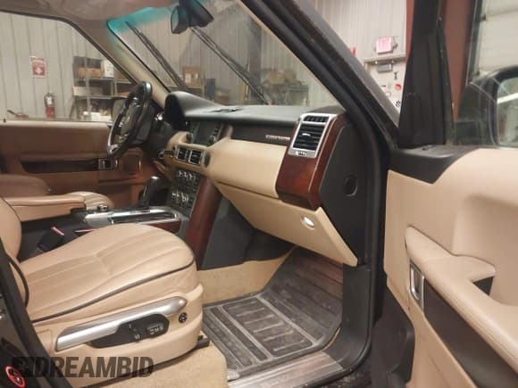 ✅ 2008 Land Rover Range Rover HSE • VIN: SALMF15498A289234 • Lot: 43780925. Wystawiony na IAAI z przebiegiem 142 259 mil. Bezpłatny archiwum sprzedaży aukcyjnych z USA i szczegółowy raport historii pojazdu na DreamBid. Zdjęcie 5.