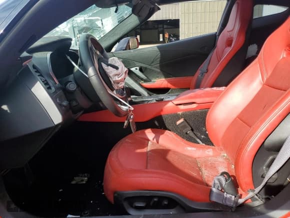 ✅ 2014 Chevrolet Corvette 2LT • VIN: 1G1YD2D77E5104112 • Лот: 51933505. Опубликован ранее на Copart с пробегом Не указан. Бесплатный доступ к архиву аукционных продаж из США и подробный отчёт об истории автомобиля на DreamBid. Изображение 7.