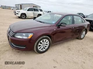 ✅ 2013 Volkswagen Passat S • VIN: 1VWAP7A39DC137750 • Лот: 60981355. Опубликован ранее на Copart с пробегом 105 954 миль. Бесплатный доступ к архиву аукционных продаж из США и подробный отчёт об истории автомобиля на DreamBid. Изображение 1.