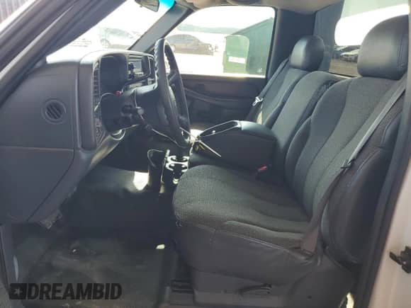 ✅ 2002 Chevrolet Silverado 1500 • VIN: 1GCEC14X42Z195786 • Lot: 66813284. Wystawiony na Copart z przebiegiem 113 104 mil mil. Skorzystaj z bezpłatnego archiwum sprzedaży aukcyjnych z USA i zobacz szczegółowy raport historii pojazdu na DreamBid. Zdjęcie 7.