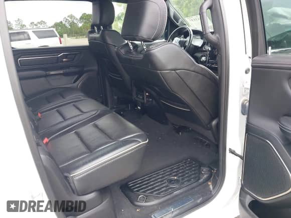 2019 Ram 1500 Limited z VIN 1C6SRFPT3KN774290, wystawiony jako IAAI lot #42413133 z przebiegiem 72 324 mil mil oraz . Historia ofert i sprzedaży dostępna na DreamBid. Obrazek 8.