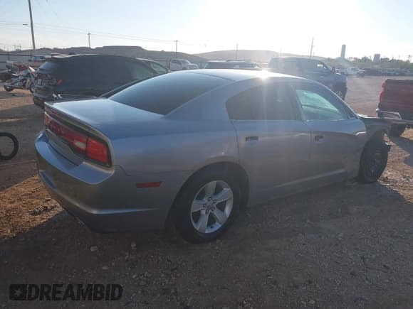 ✅ 2013 Dodge Charger SE • VIN: 2C3CDXBG6DH701961 • Lot: 43355152. Listed on IAAI with 113,746 mi. Free auction sales archive from the USA and detailed vehicle history report at DreamBid. Image 4.