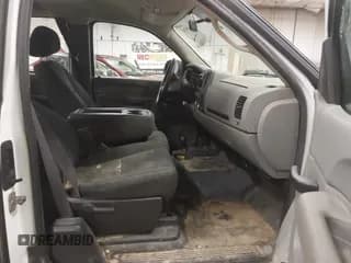 ✅ 2011 GMC Sierra 2500HD Work Truck • VIN: 1GT22ZCG5BZ465310 • Lot: 43636436. Wystawiony na IAAI z przebiegiem 197 334 mil. Bezpłatny archiwum sprzedaży aukcyjnych z USA i szczegółowy raport historii pojazdu na DreamBid. Zdjęcie 5.