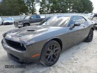 ✅ 2022 Dodge Challenger SXT • VIN: 2C3CDZAG6NH105747 • Lot: 64538513. Wystawiony na Copart z przebiegiem 22 779 mil. Bezpłatny archiwum sprzedaży aukcyjnych z USA i szczegółowy raport historii pojazdu na DreamBid. Zdjęcie 1.