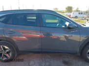 ✅ 2026 Hyundai Tucson SEL • VIN: 5NMJB3DE5TH613709 • Лот: 43613911. Опубликован ранее на IAAI с пробегом 4 914 миль. Бесплатный доступ к архиву аукционных продаж из США и подробный отчёт об истории автомобиля на DreamBid. Изображение 14.