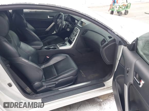 ✅ 2010 Hyundai Genesis Coupe Track • VIN: KMHHU6KH1AU015707 • Lot: 43829214. Listed on IAAI with 210,490 mi. Free auction sales archive from the USA and detailed vehicle history report at DreamBid. Image 5.