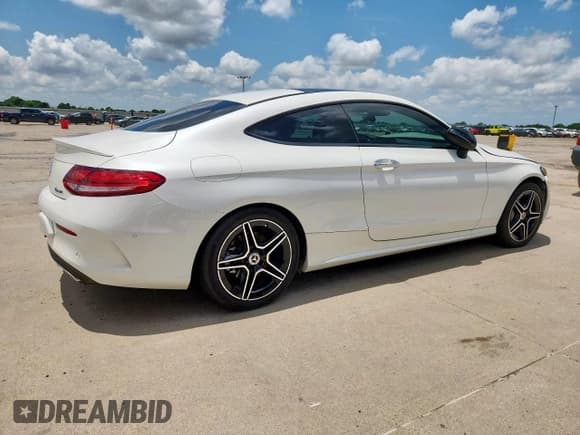 ✅ 2023 Mercedes-Benz C 300 • VIN: W1KWJ8EB5PG128452 • Lot: 64241155. Wystawiony na Copart z przebiegiem 16 972 mil. Bezpłatny archiwum sprzedaży aukcyjnych z USA i szczegółowy raport historii pojazdu na DreamBid. Zdjęcie 3.