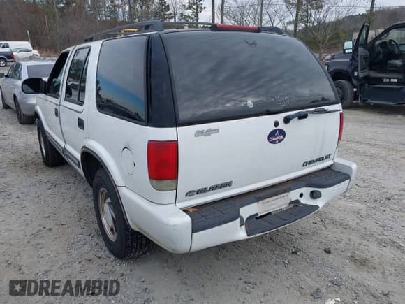 2001 Chevrolet Blazer LT with VIN 1GNDT13W01K256649, listed as a IAAI auction lot 41379783 with 217,862 mi miles and . Bid and sale history available at DreamBid. Image 3.
