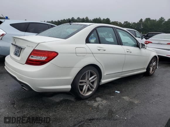 ✅ 2012 Mercedes-Benz C 300 Sport • VIN: WDDGF8BB3CR214402 • Lot: 81280725. Wystawiony na Copart z przebiegiem 129 470 mil. Bezpłatny archiwum sprzedaży aukcyjnych z USA i szczegółowy raport historii pojazdu na DreamBid. Zdjęcie 3.