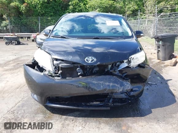 ✅ 2013 Toyota Sienna XLE • VIN: 5TDDK3DC4DS052185 • Lot: 42340344. Listed on IAAI with 194,246 mi. Free auction sales archive from the USA and detailed vehicle history report at DreamBid. Image 12.