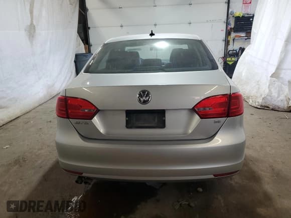 ✅ 2014 Volkswagen Jetta SE • VIN: 3VWD17AJXEM256212 • Лот: 67858495. Опубликован ранее на Copart с пробегом 126 247 миль. Бесплатный доступ к архиву аукционных продаж из США и подробный отчёт об истории автомобиля на DreamBid. Изображение 6.