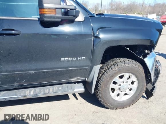 ✅ 2015 Chevrolet Silverado 2500HD LT • VIN: 1GC1KVEG9FF608249 • Lot: 41764810. Wystawiony na IAAI z przebiegiem 102 047 mil. Bezpłatny archiwum sprzedaży aukcyjnych z USA i szczegółowy raport historii pojazdu na DreamBid. Zdjęcie 17.