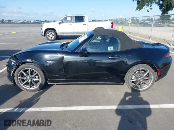 ✅ 2023 Mazda MX-5 Miata Grand Touring • VIN: JM1NDAD71P0553841 • Lot: 42111567. Wystawiony na IAAI z przebiegiem 27 058 mil. Bezpłatny archiwum sprzedaży aukcyjnych z USA i szczegółowy raport historii pojazdu na DreamBid. Zdjęcie 14.