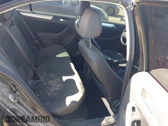 ✅ 2012 Volkswagen Jetta TDI • VIN: 3VWLL7AJ7CM088130 • Lot: 43240779. Wystawiony na IAAI z przebiegiem 179 572 mil. Bezpłatny archiwum sprzedaży aukcyjnych z USA i szczegółowy raport historii pojazdu na DreamBid. Zdjęcie 8.