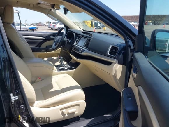 ✅ 2017 Toyota Highlander XLE • VIN: 5TDKZRFH6HS522186 • Лот: 42560997. Опубликован ранее на IAAI с пробегом 89 138 миль. Бесплатный доступ к архиву аукционных продаж из США и подробный отчёт об истории автомобиля на DreamBid. Изображение 5.