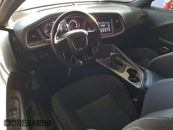 ✅ 2022 Dodge Challenger GT • VIN: 2C3CDZKG5NH109559 • Lot: 70261913. Wystawiony na Copart z przebiegiem 8 872 mil. Bezpłatny archiwum sprzedaży aukcyjnych z USA i szczegółowy raport historii pojazdu na DreamBid. Zdjęcie 8.